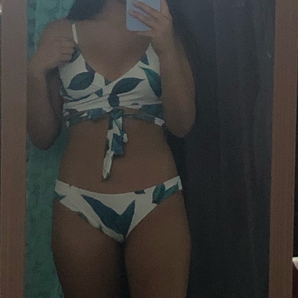 Bikini - Picture 2 of 5